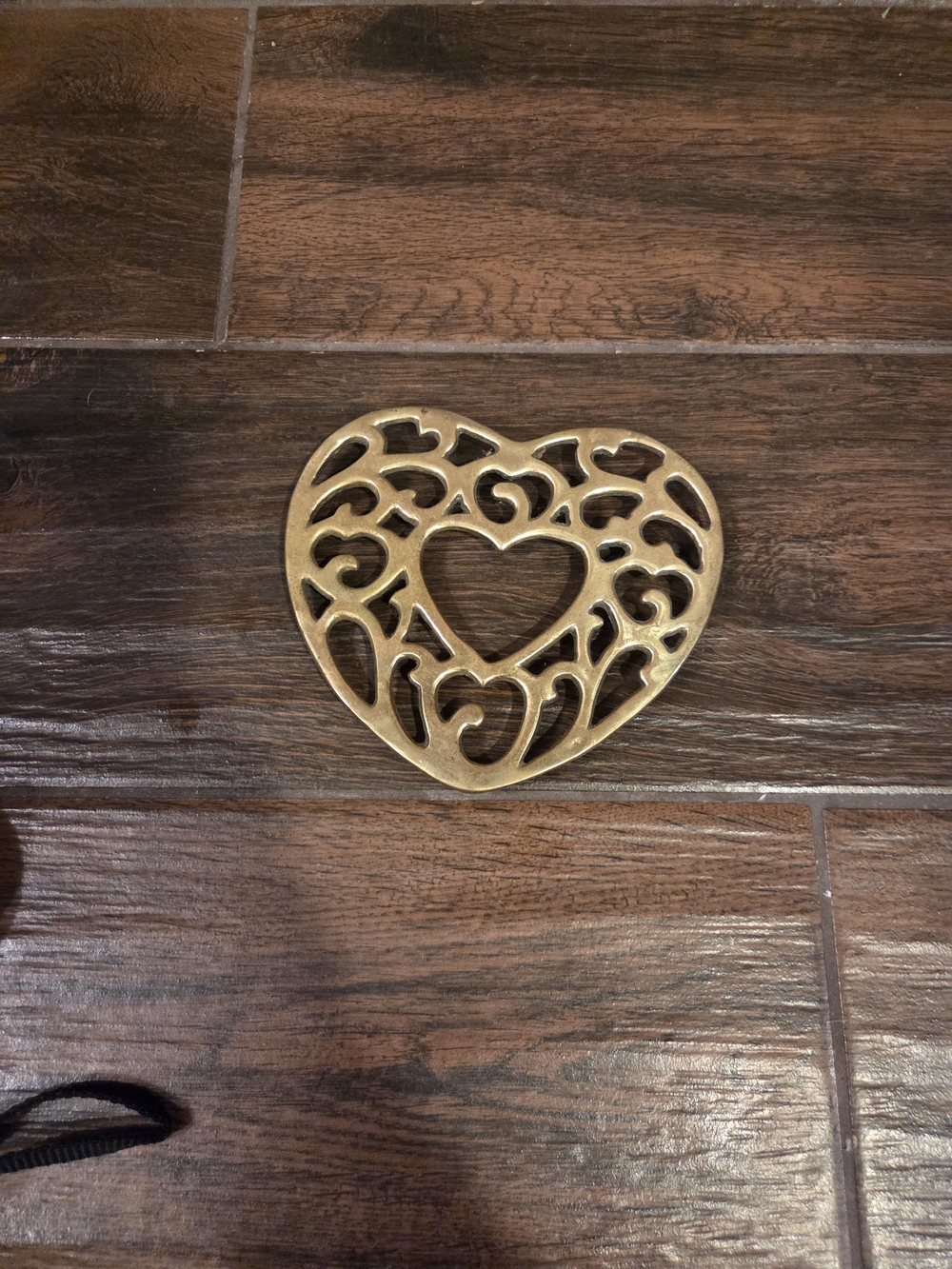 Decorative Heart Trivet - Gold Filigree